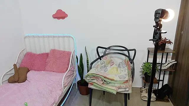 Emerald_Sparkles_ Adlı Modelin Canlı XXX Sohbeti