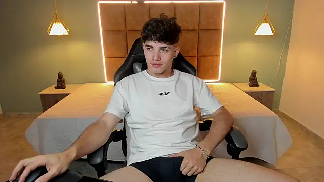 AlejooTwink's Live XXX Chat