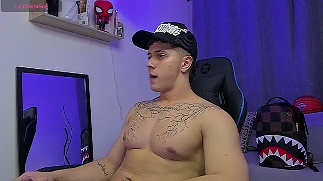 ASHTON_HILS' Live XXX Chat