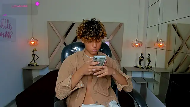 Živý XXX chat Anyelo_Twink