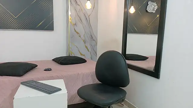 KingOfTemptation Adlı Modelin Canlı XXX Sohbeti