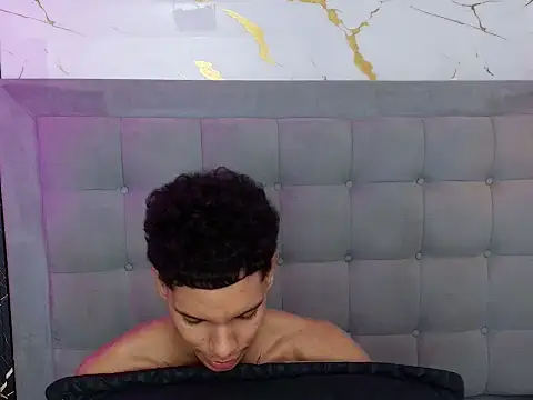 Chat +18 de kai_storm77 ao vivo