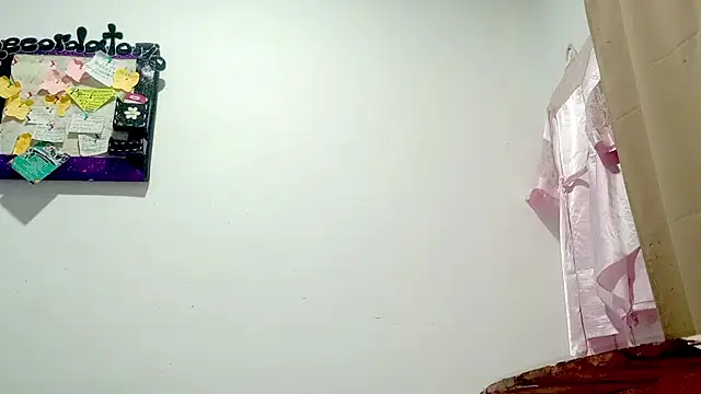 Czat XXX na żywo – PetiteIvoryQueen19