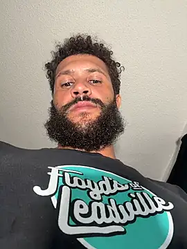 XXX chat uživo modela HungStr8Lightskin