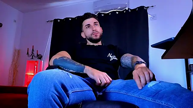 Онлайн чат XXX MightyAaron66