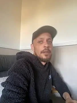 MattMiller28: διαδικτυακό σόου στην κάμερα