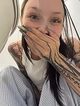 EliteBitch Live XXX Chat