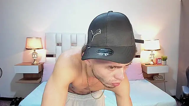 צ'אט XXX בשידור חי של Zeus_damian21