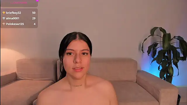Holly_velvett Adlı Modelin Canlı XXX Sohbeti