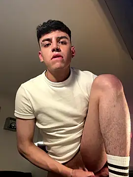 aronnhidden's Live XXX Chat