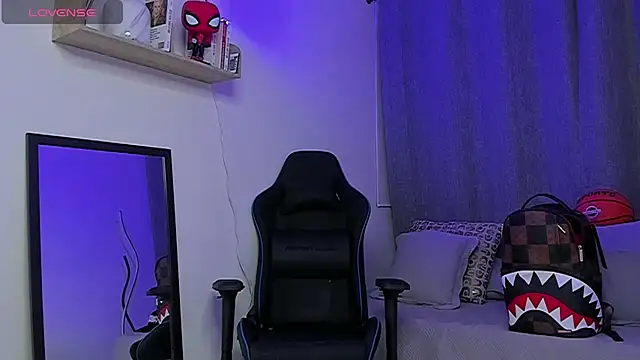 ASHTON_HILS – Naživo XXX chat