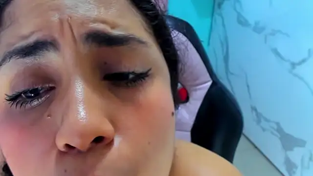 cristal_horny19 现场XXX聊天