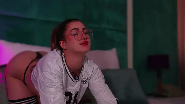 LucyLextonX Adlı Modelin Canlı XXX Sohbeti