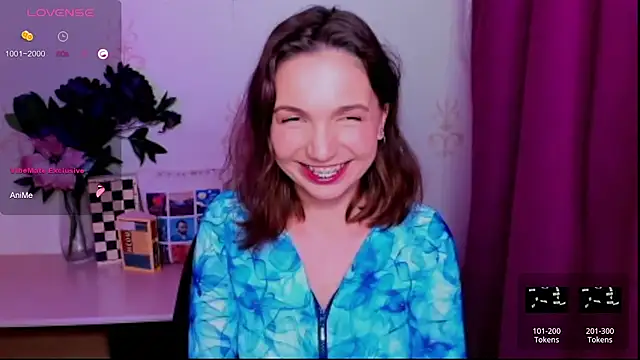 Chat XXX en directo de KindHazelHere_