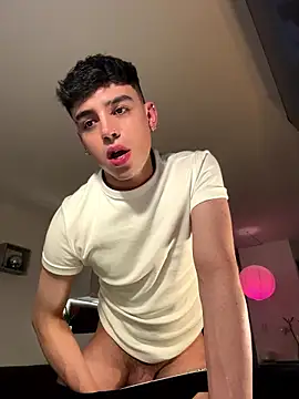 aronnhidden's Live XXX Chat