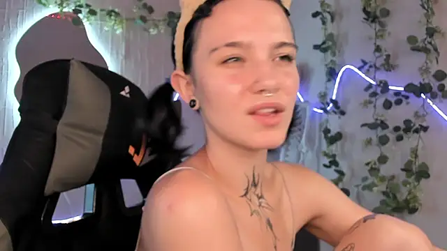 Elastikisss Live XXX Chat