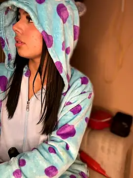 Laura-Khalifa 现场XXX聊天