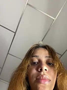 yumi_hanna Adlı Modelin Canlı XXX Sohbeti