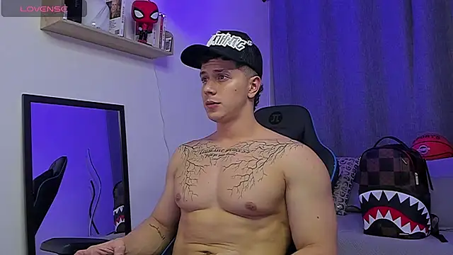 ASHTON_HILS Chat XXX in diretta