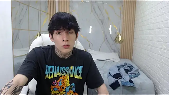 Cry_thereal élő XXX-chatje