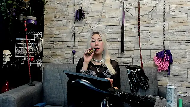 Miss_Kaz Adlı Modelin Canlı XXX Sohbeti