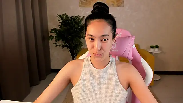 FlirtyAura's Live XXX Chat