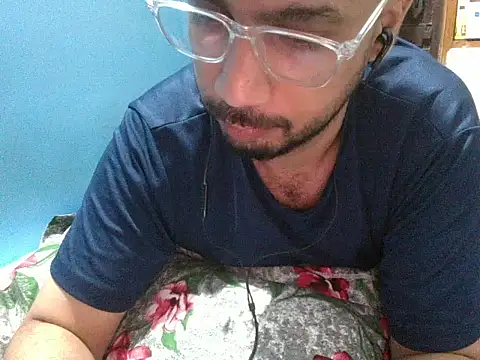 Precumboner Adlı Modelin Canlı XXX Sohbeti