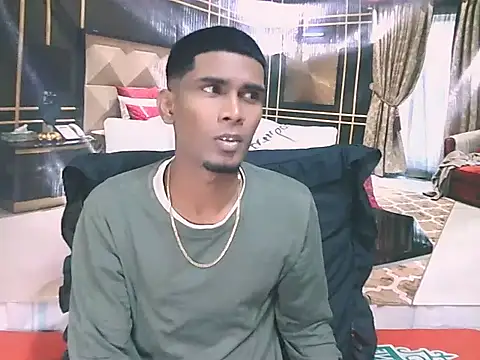 IndianThuggin 即時 XXX 聊天