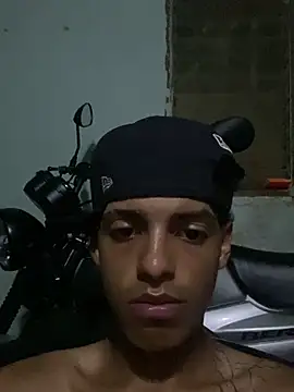 Aleexxx_2005 现场XXX聊天