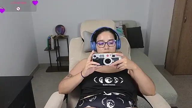 blue__moon_'s Live XXX Chat