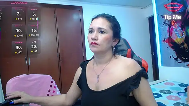 แชท XXX สดของ noelia_milf19