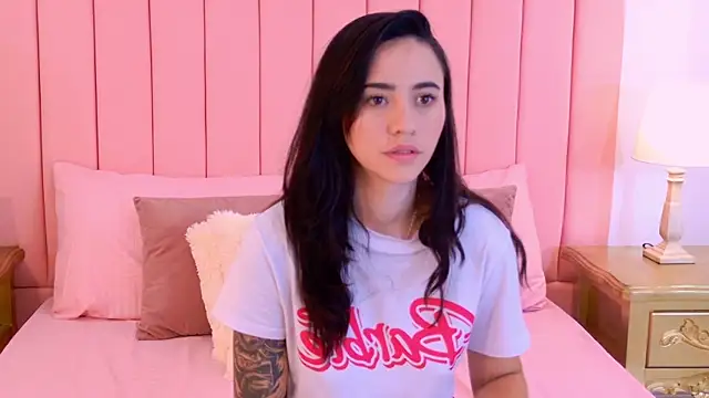 MiaMackenzieX Chat XXX in diretta