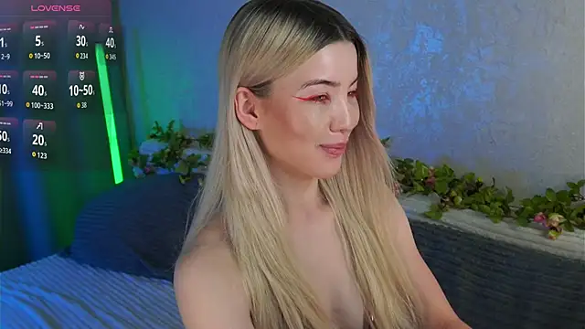 LindaThackerr Adlı Modelin Canlı XXX Sohbeti