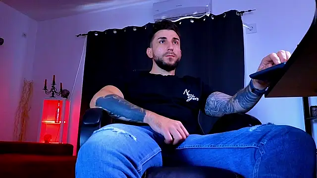 XXX chat uživo modela MightyAaron66