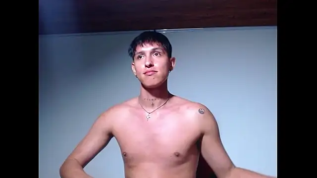 צ'אט XXX בשידור חי של rowanbig