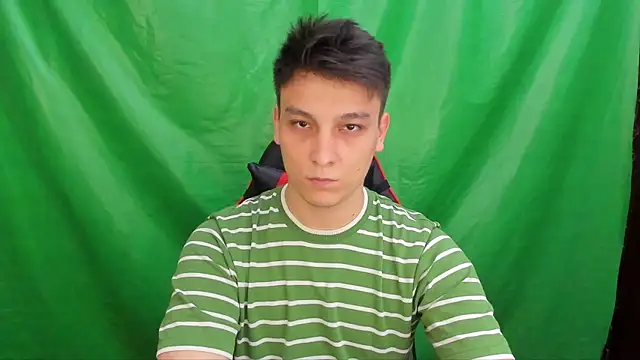 Justin_time111 élő XXX-chatje