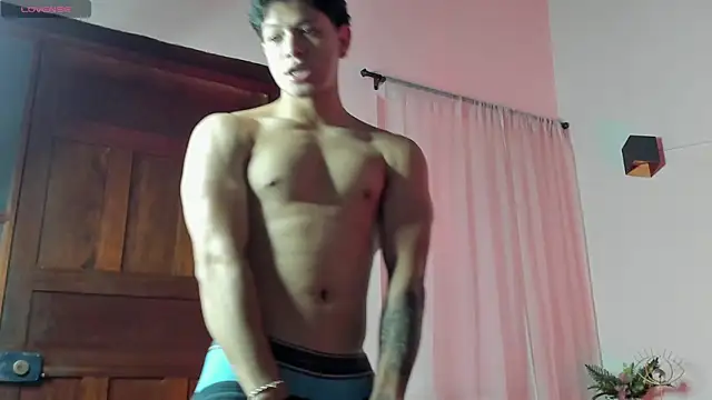  Онлайн чат XXX TonyPetrovjs