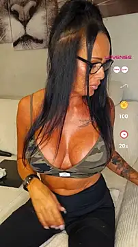 دردشة Misses-Cougar الجنسية المباشرة