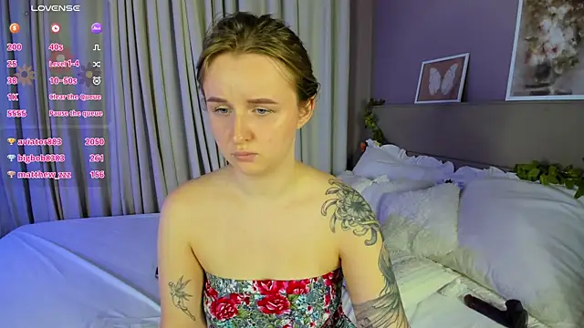 Rina_Panic Chat XXX in diretta