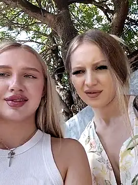XXX chat uživo modela caressyourself