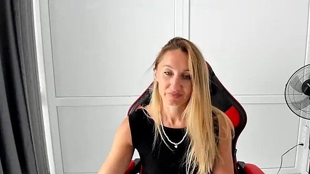 LilyDreamm's Live XXX Chat