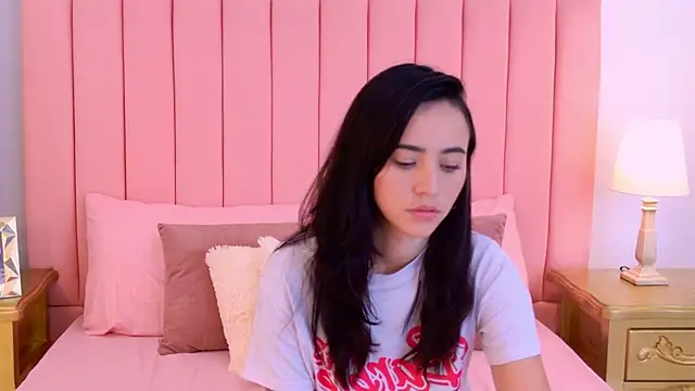 MiaMackenzieX's Live XXX Chat