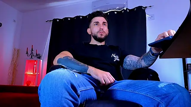 XXX chat uživo modela MightyAaron66