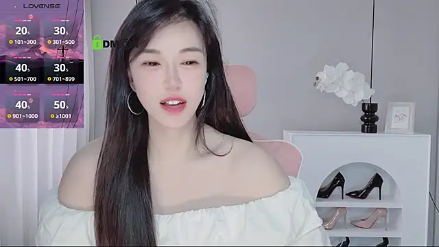YunShan-33's Live XXX Chat
