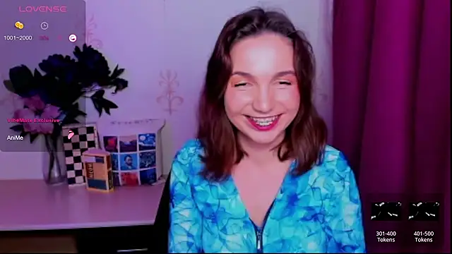 Chat XXX en directo de KindHazelHere_