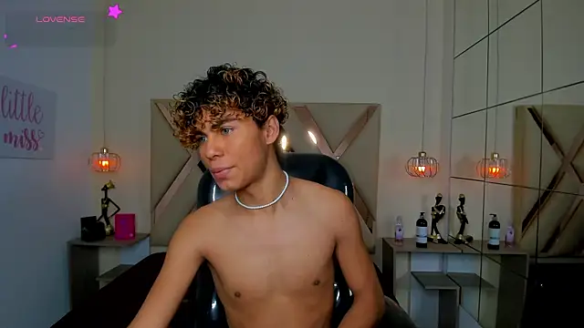 Anyelo_Twink XXX чат на живо