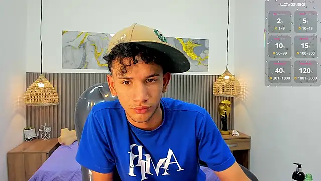 JDWhite18 XXX чат на живо