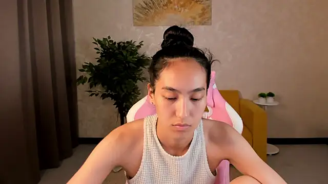 FlirtyAura's Live XXX Chat