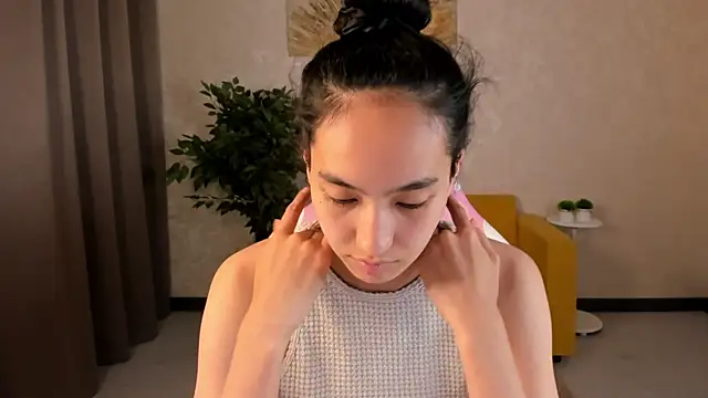 FlirtyAura – Live XXX-chat
