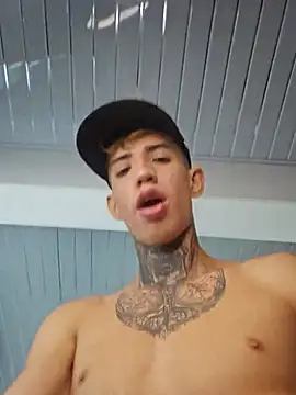 Darwinstark_ Chat XXX in diretta